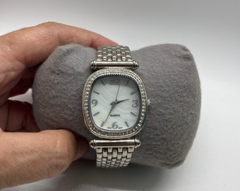 Vintage Geneva Elite Mother of Pearl Watch - Etsy display picture 1