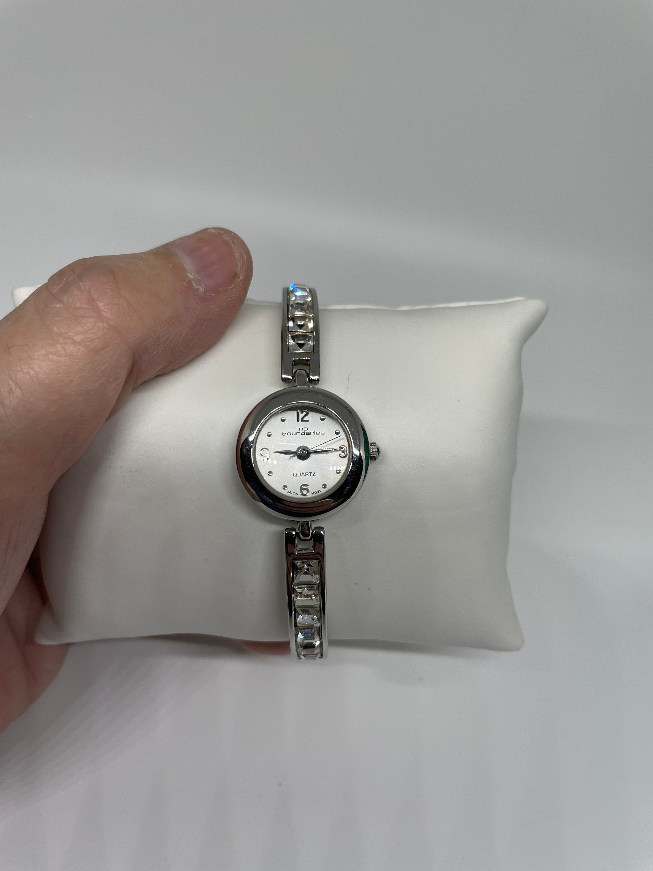 Beautiful Vintage No Boundaries Silvertone Ladies Watch - Etsy