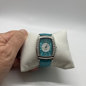 Vintage ladies Geneva Silvertone watch