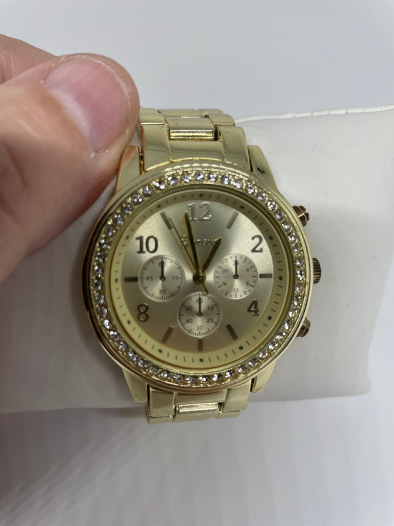 Vintage Geneva goldtone watch - image 3