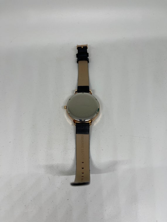 Ladies SKMEI watch - image 3