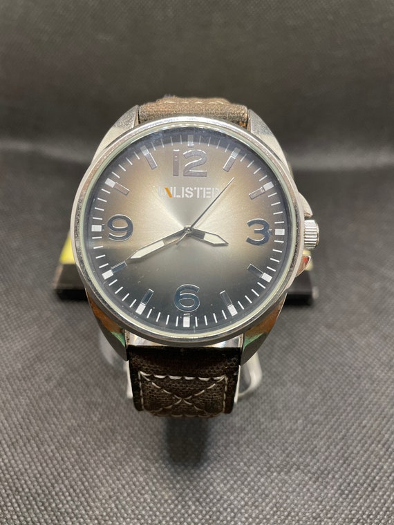 Unlisted men's watch top
