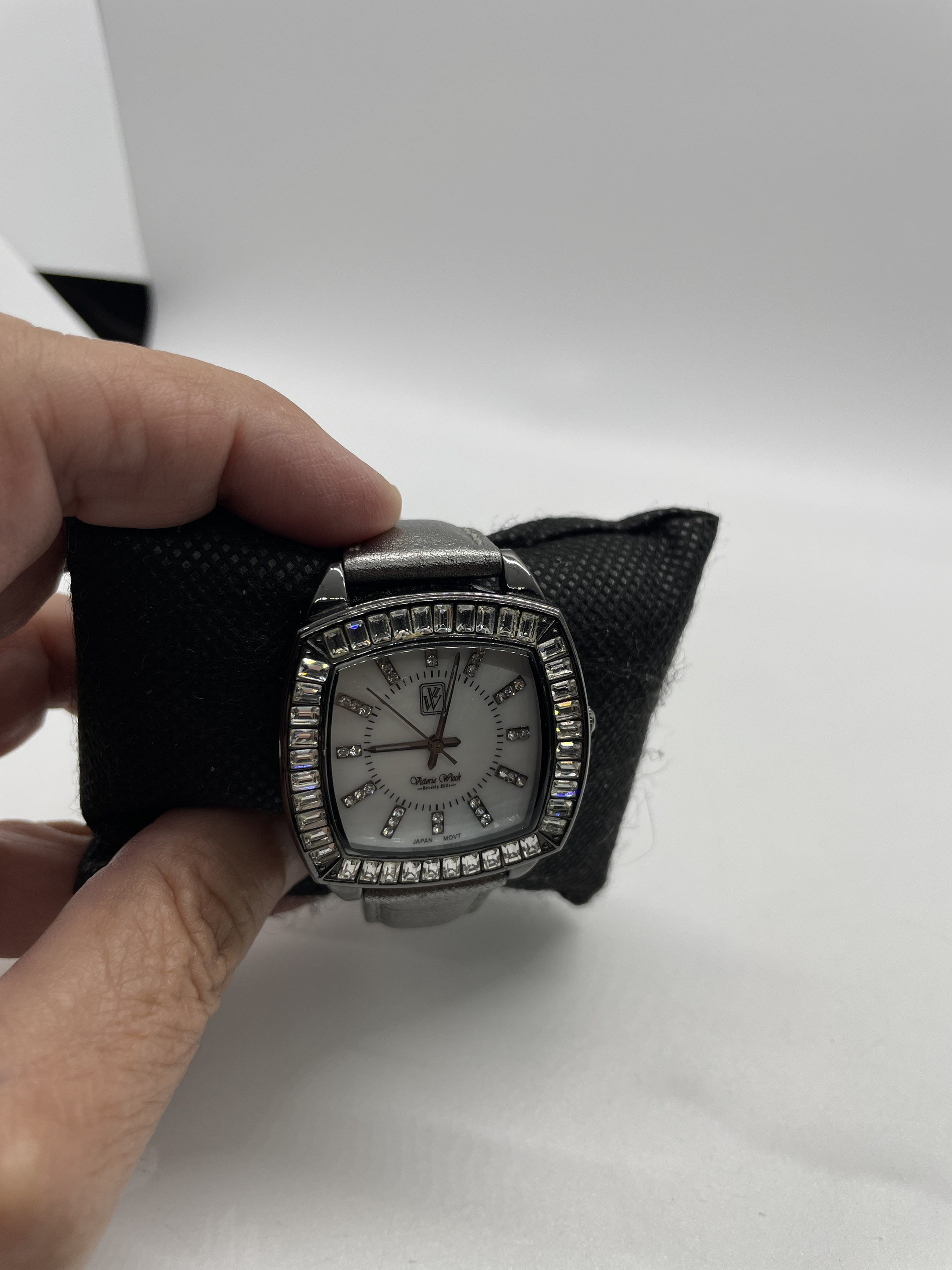 EVANS Vintage Victoria Wristwatch 137: ROLEX FROM VICTORIA PARMENTIER, Gold wristwatch  main image 3
