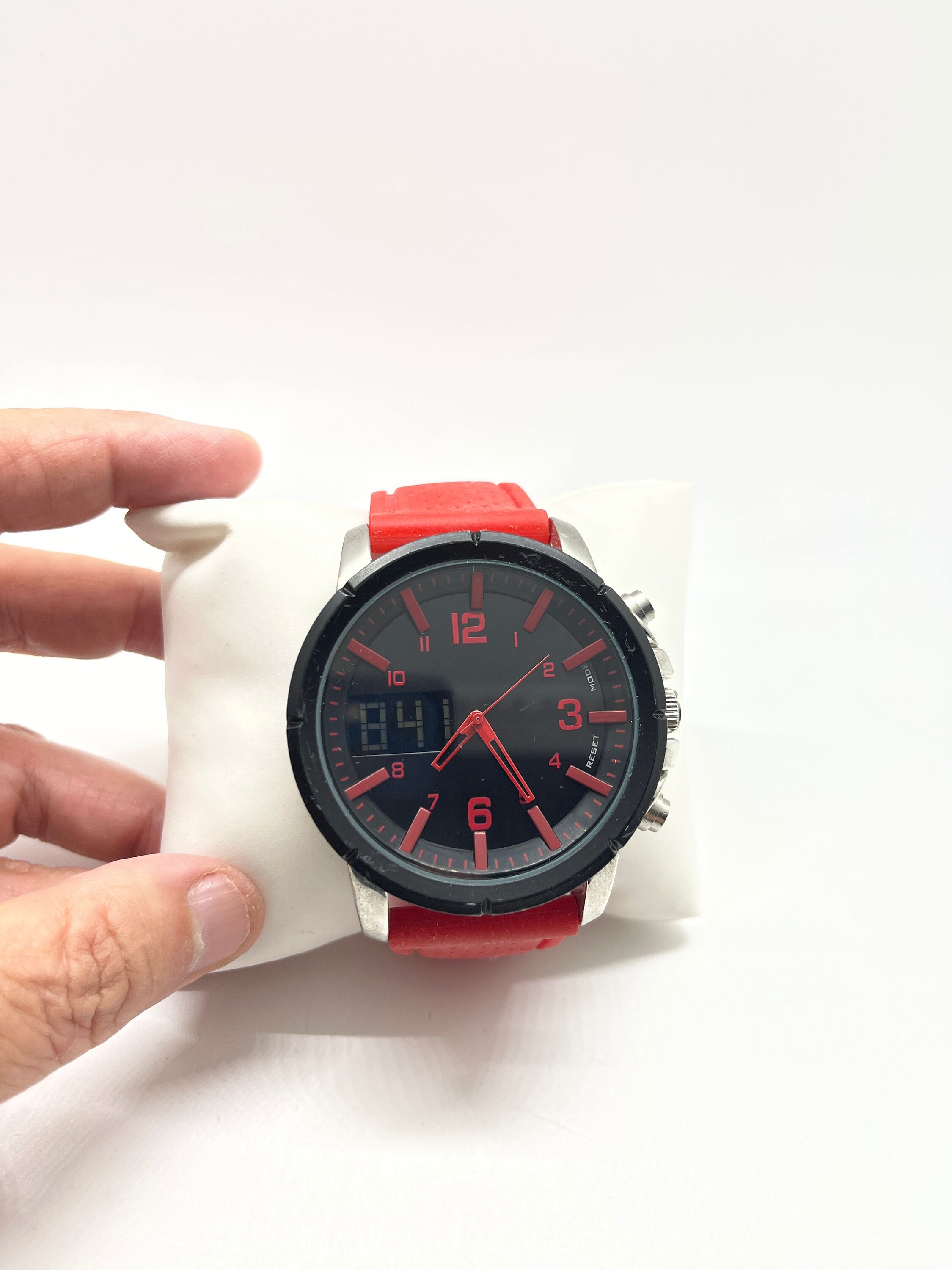 Vintage Prevue Timewear V3060 Ladies Red Enamel Bezel Watch New Battery Unique Vintage Carvel Red Quartz Watch. Adjustable from... | Depop main image 3