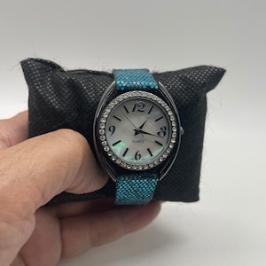 Vintage ladies glitter watch