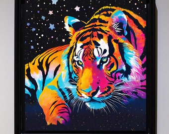 Stampa artistica di una tigre maestosa - Download immediato, vivace arte murale con animali, decorazione di una tigre cosmica, download digitale, cornice non inclusa
