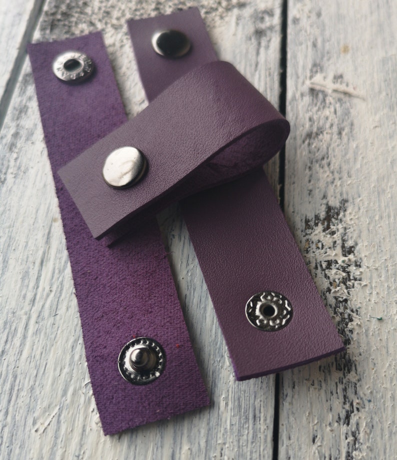 Leather loop with rivet purple