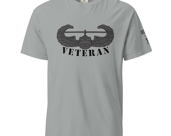 Camiseta de veterano de asalto aéreo (clara) - Hilos de la bandera de hierro