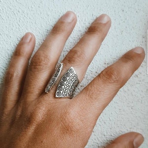 Adjustable ethnic open front ring