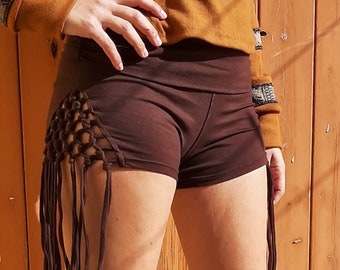 Shorts con flecos