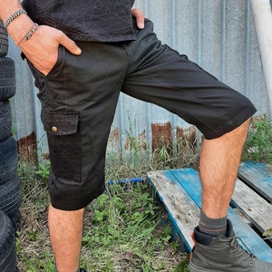 Shorts with side pockets and geometric prints