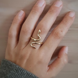 Adjustable solid brass snake ring