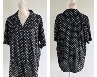 Black VINTAGE Blouse With white floral print size 16/18 UK - Black and Gold Buttons