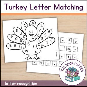 Puede incluir: Juego educativo imprimible en blanco y negro para el reconocimiento de letras. El juego presenta un pavo con letras en sus plumas y una hoja de correspondencia. El texto "Turkey Letter Matching" está en la parte superior.