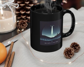 The Truth Is Out There - Tasse - Sci-Fi Fan Geschenk für Akte X Liebhaber Schwarze Tasse 11oz