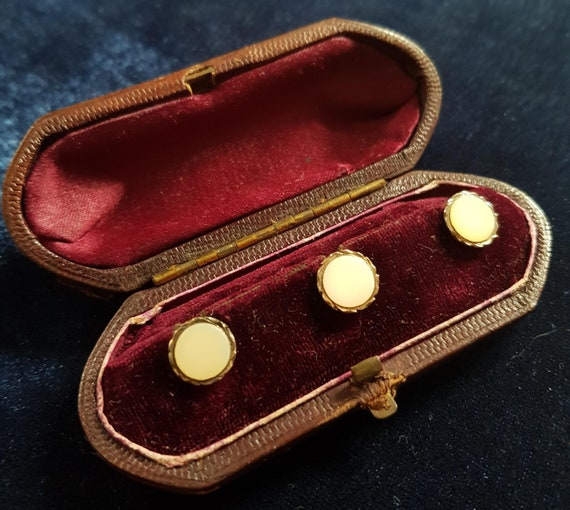 Antique Victorian shirt stud set in a leather pres