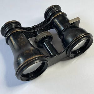 Jumelles anciennes inhabituelles de petite taille, probablement navales.