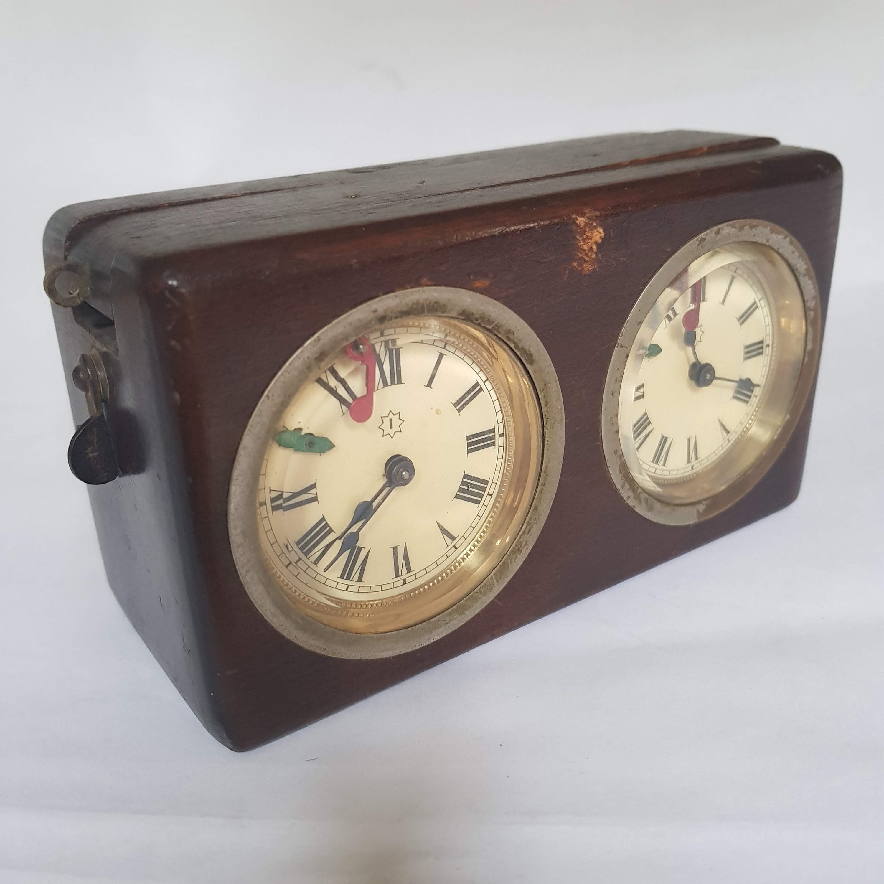 Rare antique Junghans chess clock -  Italia