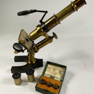 Antique French microscope with case and accessories, 1870. Medical scientific.
