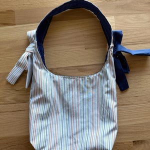 Bolsa cosida a mano