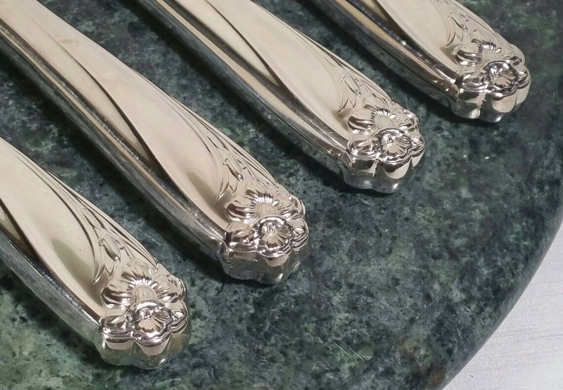 1847 Rogers Bros Daffodil Silverplate flatware 4 knives Etsy