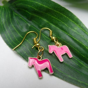 Brincos pendurados de cavalo rosa para meninas, brincos de cavalo, brincos da moda, brincos de novidade, brincos pendurados