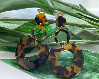 Dangle Tortoise Shell Clip on earrings, girls dangle Earrings,  Clip on  earrings, retro clip on