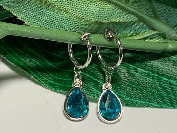 Boucles D'oreilles Clips Strass Bleus - Occasion état Neuf