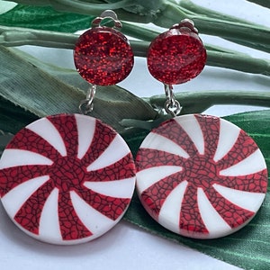Christmas Candy Cane Clip on earrings, girls dangle Earrings,  Clip on  earrings, retro clip on, Christmas earrings