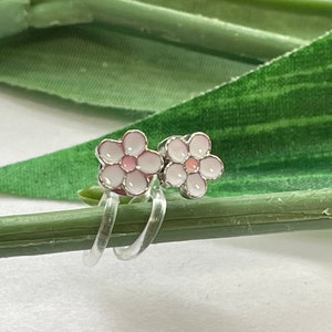 White flower Clip on earrings, girls clip on Earrings,  Clip on Flower earrings, Plastic Clip on earrings, non pierced ears