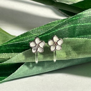 White flower Clip on earrings, girls clip on Earrings,  Clip on Flower earrings, Plastic Clip on earrings, non pierced ears