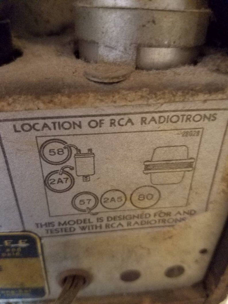 Vintage RCA Victor Cathedral Tube Radio