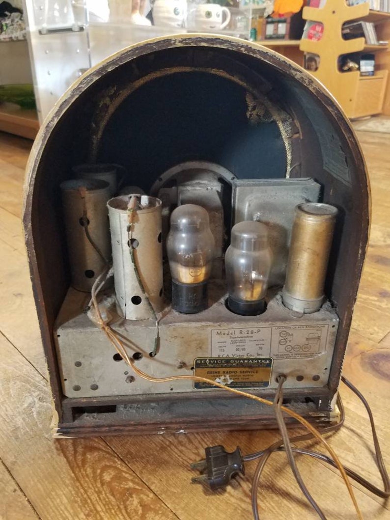 Vintage RCA Victor Cathedral Tube Radio