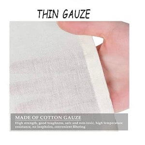 Może przedstawiać: Zbliżenie na cienką, białą gazę bawełnianą. Tekst "THIN GAUZE" znajduje się w g&oacute;rnej części obrazu. Tekst "MADE OF COTTON GAUZE" znajduje się w dolnej części obrazu. Tekst poniżej brzmi: "Wysoka wytrzymałość, dobra wytrzymałość, bezpieczny i nietoksyczny, wysoka odporność na temperaturę, bez luk, wygodne filtrowanie."