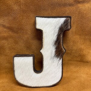 Letras de monograma de couro de vaca rústicas 8"H - Decoração de cowboy - Manto ou tapeçaria de parede - Decoração de casamento - Arte em couro - Crie seu próprio monograma
