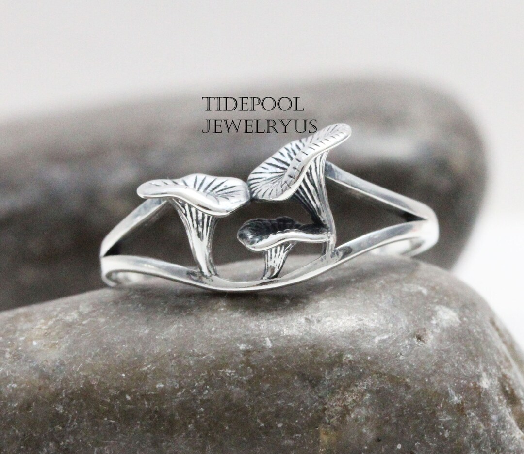 Sterling Silver Dainty Mushroom Ring, Fairy Mushroom Ring, Family Ring