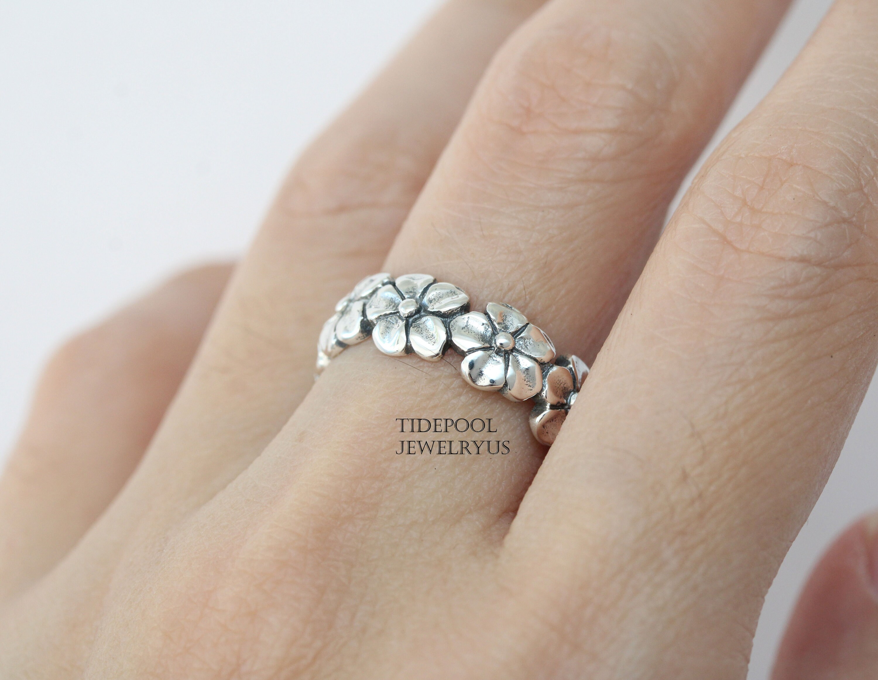 Pandora shimmering bouquet ring deals