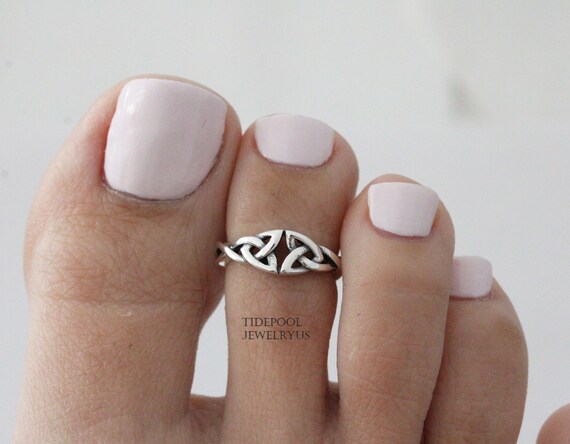 Celtic knot toe ring deals