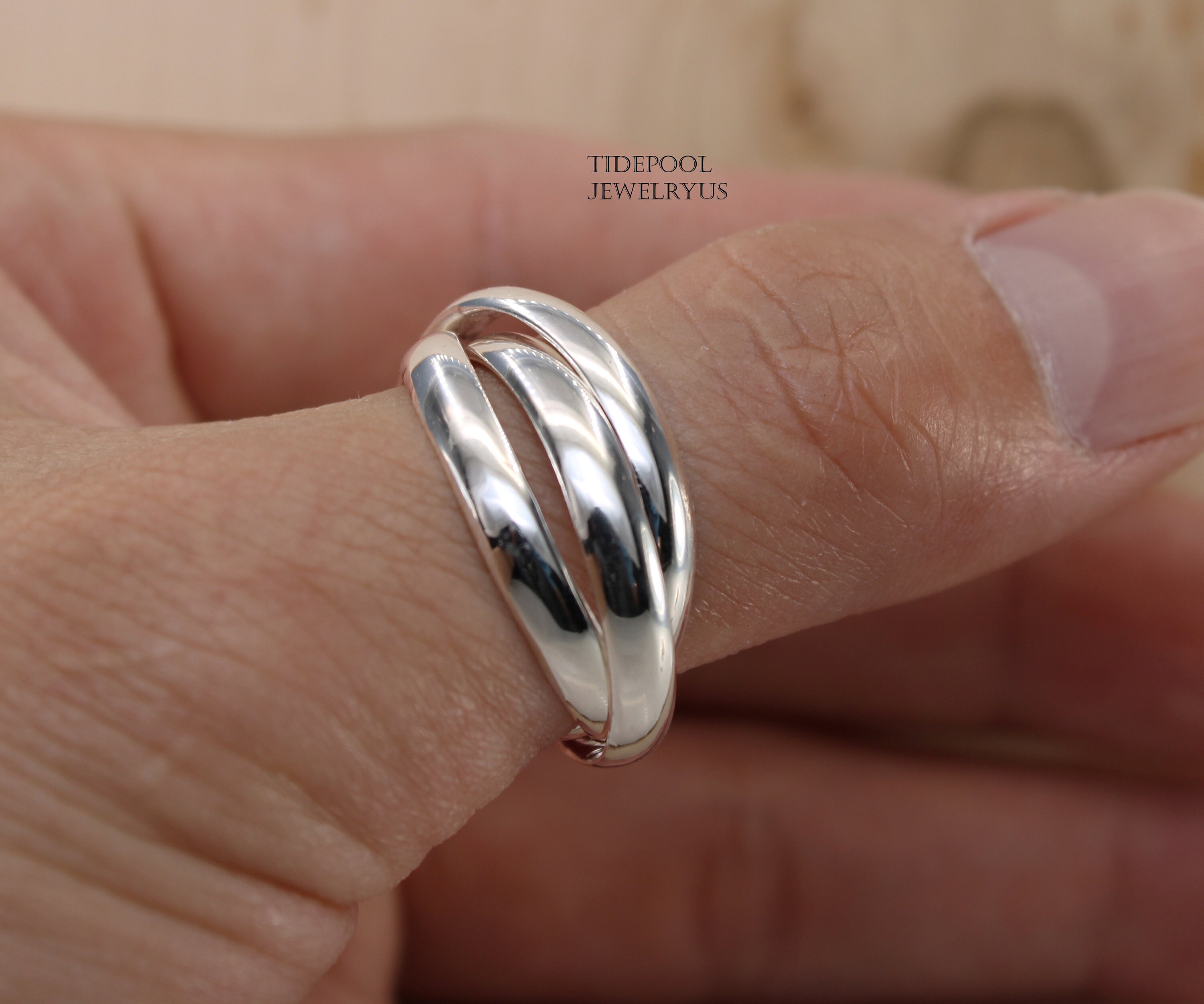 .925 Sterling Silver Rolling Band Ring .925 Sterling Silver Rolling Band Ring