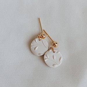 Spring Clay Earrings, Spring Style,Floral Clay Earrings, Statement Earrings, Floral Earrings, Gold Earrings, White Earrings, Neutral Jewelry