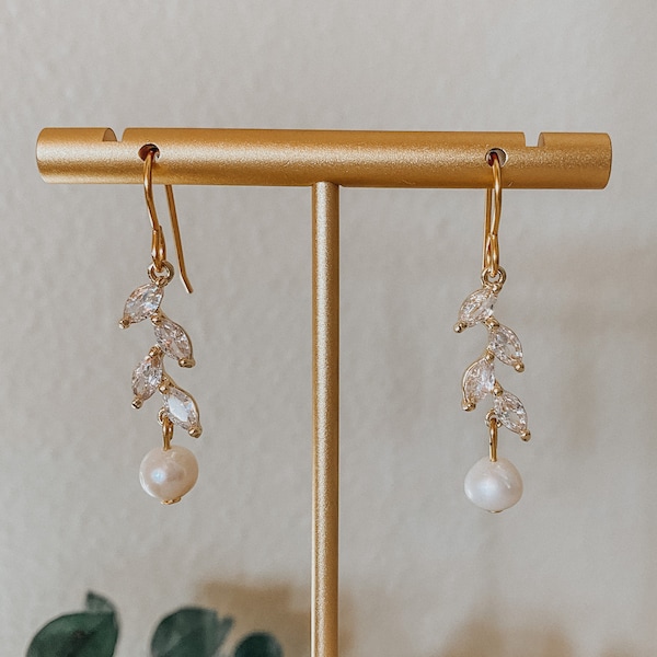 Handmade Gold Earrings, Gold Earrings, Bride Accessories, Bride Earrings, Statement Earrings, Wedding Statement Earrings, Pearl Jewelry