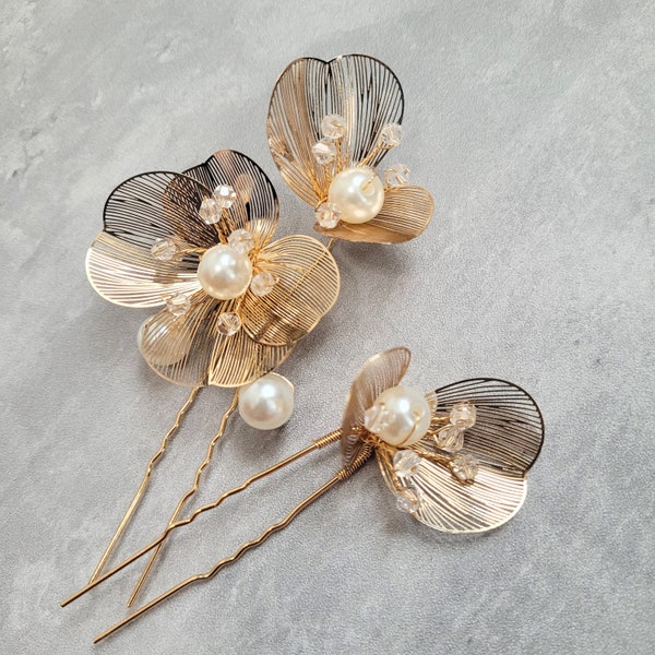 Two pin set Bridal metal floral headpiece gold flower leaf pearl hairpiece Bride gift Minimalist bride Wedding ball prom chic vintage