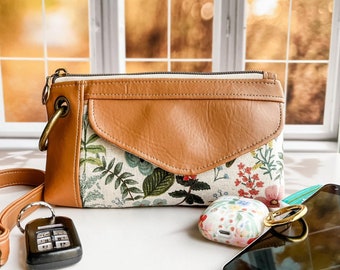 The Run Around Wristlet (or Crossbody) Sewing Pattern with Video, Projector and SVG Files