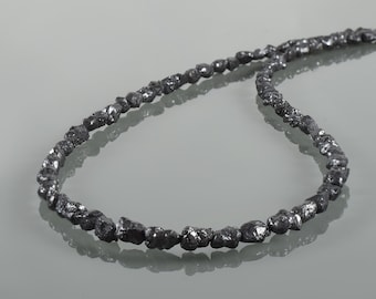 Halsband med rå svart diamant i sterlingsilver – minimalistiska smycken med aprilsten, present till henne