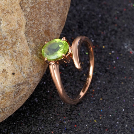 Anzor Jewelry - 18k Gold Peridot Diamond Anniversary Ring