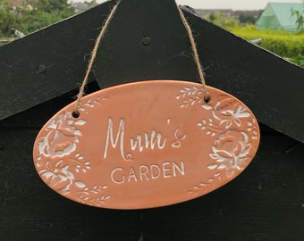 /"Mum/'s Garden/" Hanging Terracotta Garden Sign Brand New and Boxed Plaque