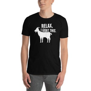 Camiseta engraçada de cabra para animais de estimação/presente fofo para criação de cabras (unissex) - &quot;Relaxe&quot;
