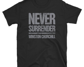 T-Shirt Ispirarnotabile (Unisex) / Churchill Quote & Battle of Britain History Gift - "Never Surrender"