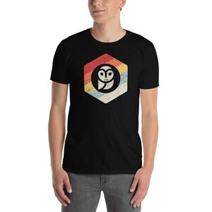Ornithology Birdwatching T-Shirt / Gift For Bird Watchers & Ornithologists (Unisex) - &quot;Retro Owl&quot;