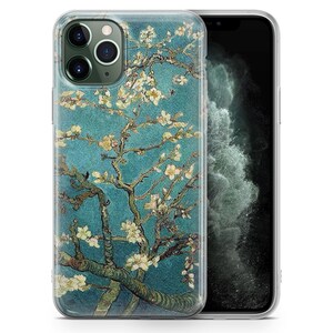 Puede incluir: Una funda transparente para tel&eacute;fono con una imagen impresa de una pintura de un almendro en flor con flores blancas sobre un fondo azul. La pintura est&aacute; en el estilo de Vincent van Gogh.